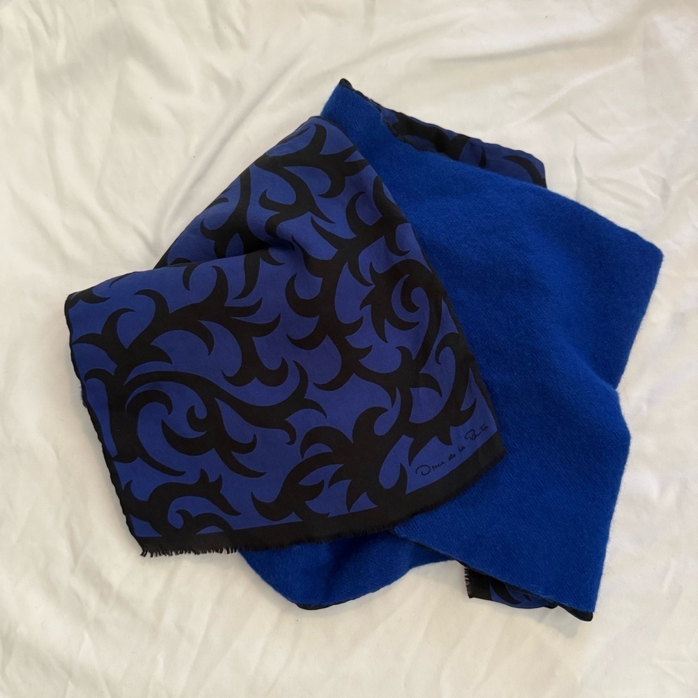 Vintage Excellent Oscar de la Renta Silk and Wool Scarf